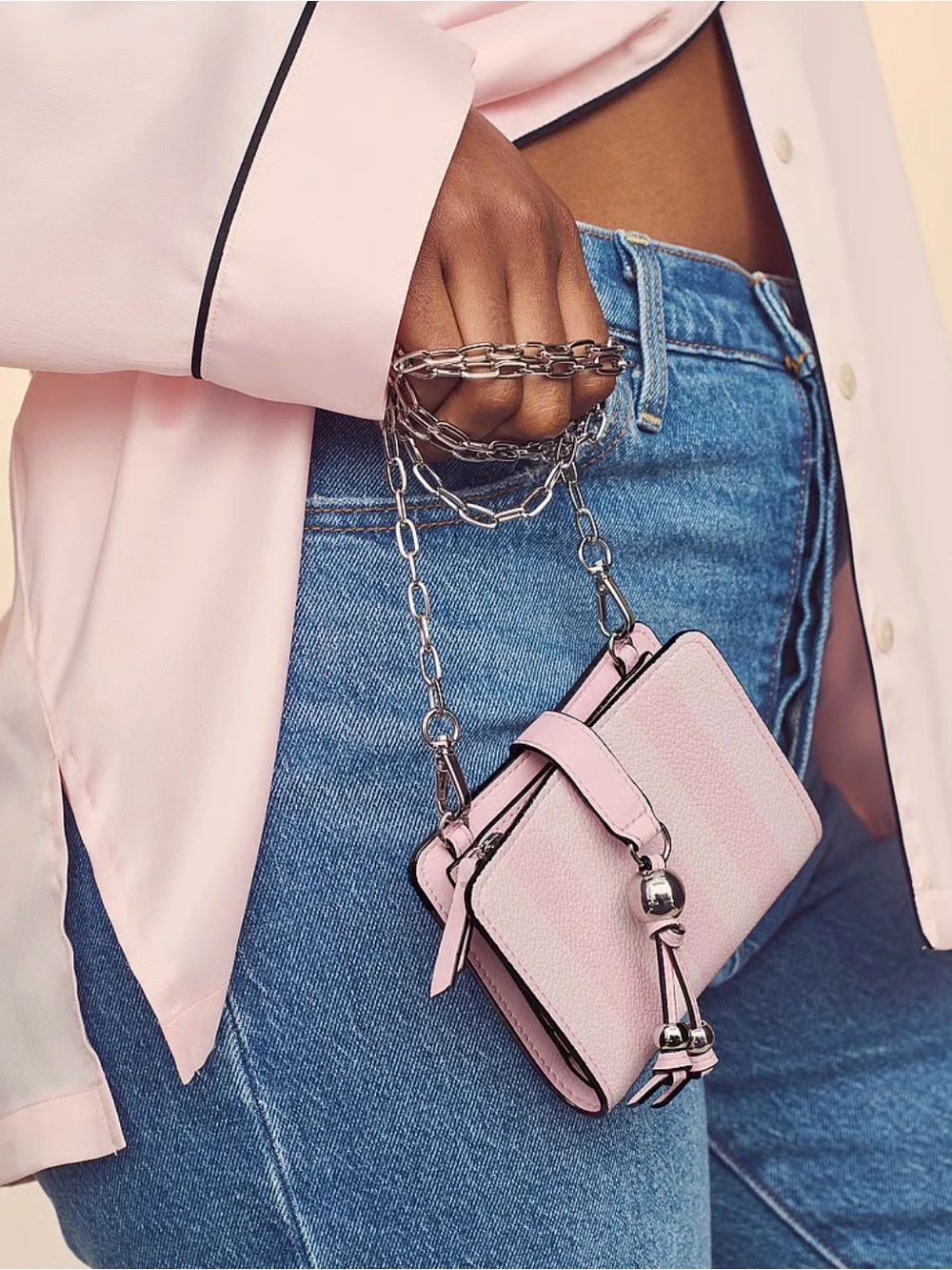 VICTORIA'S SECRET
Convertible Chain Wallet - Picture 4 of 4